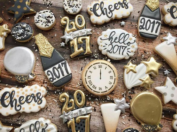 Festive New Year's Decorative Cookies: A Whimsical Assortment of Clocks, Champagne, and Stars in Gold and Black.