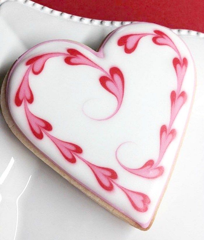 Romantic Heart-Shaped Cookie Inspires Intricate Love-Themed Nail Art.