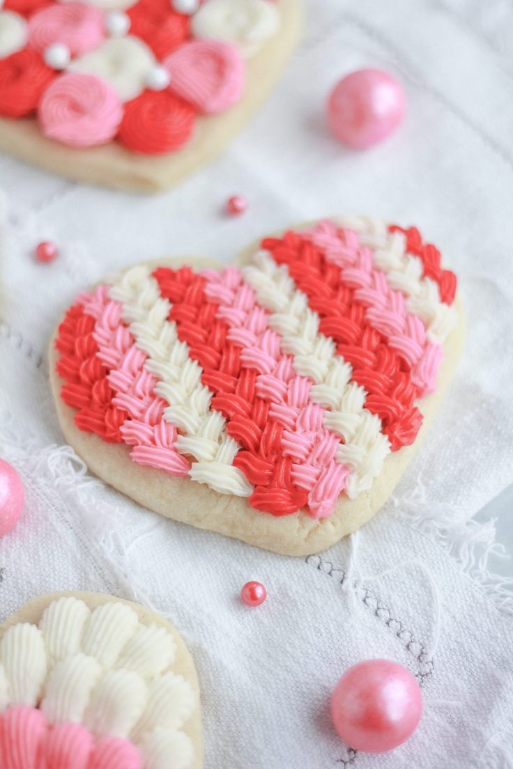 Festive Heart-Shaped Cookies with Intricate Icing and Decorative Pink Pearls