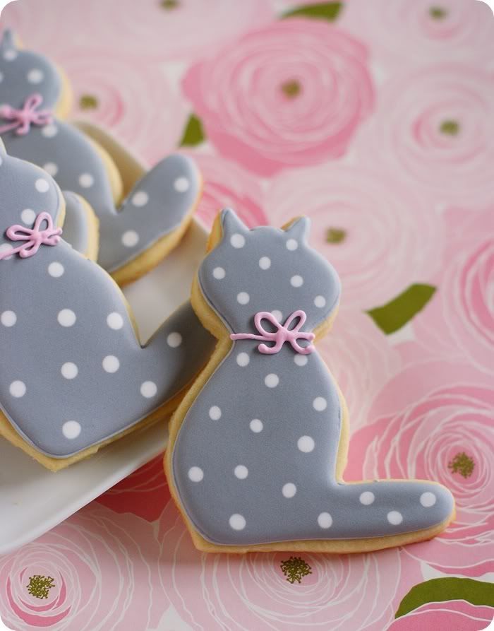 Charming Polka-Dotted Cat Cookies: Whimsical Treats for Cat Lovers