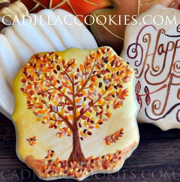 Vibrant Autumn Cookie Design: A Cozy Tree Adorned with Colorful Fall Leaves.