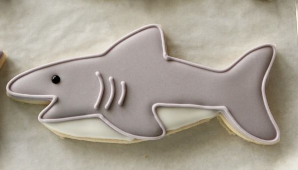 Playful Shark-Shaped Cookie Design for Summer Parties