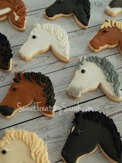 Colorful Horse-Shaped Cookies: A Delightful Assortment for Themed Events.