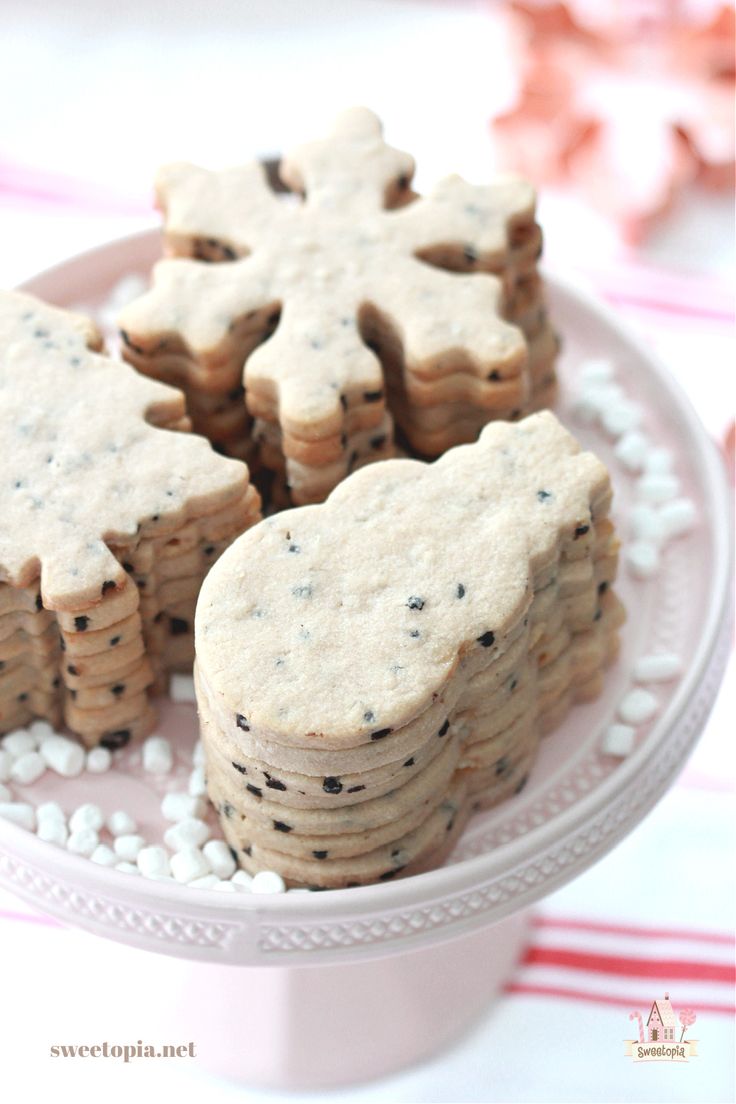 Charming Display of Festive Holiday Cookies with Seasonal Shapes and Textures.