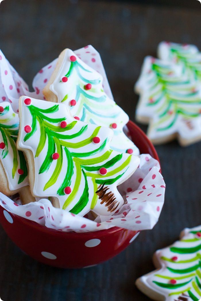 Intricately Decorated Christmas Tree Cookies: A Festive Delight in Vibrant Green and Red.