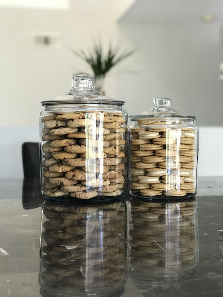 Inviting Kitchen Display: Glass Jars of Cookies Create a Cozy Ambiance.