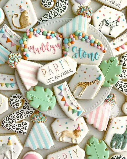 Vibrant Animal-Themed Decorated Cookies for Festive Celebrations.