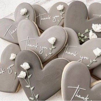 Elegant Heart-Shaped Cookies with Floral Decorations and Sophisticated Gray Tones for Special Occasions.