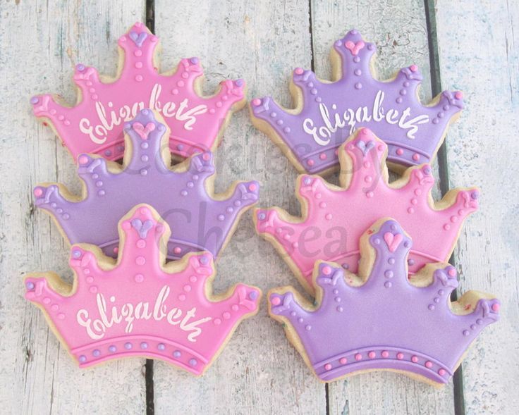 Playful Elegance: Crown-Shaped Cookies in Royal Pink and Lavender