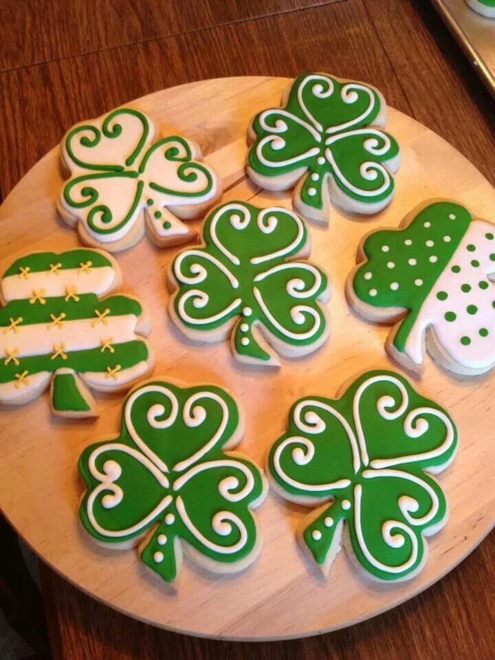 Festive Clover-Shaped Cookies: Vibrant Treats Perfect for St. Patrick's Day Celebrations