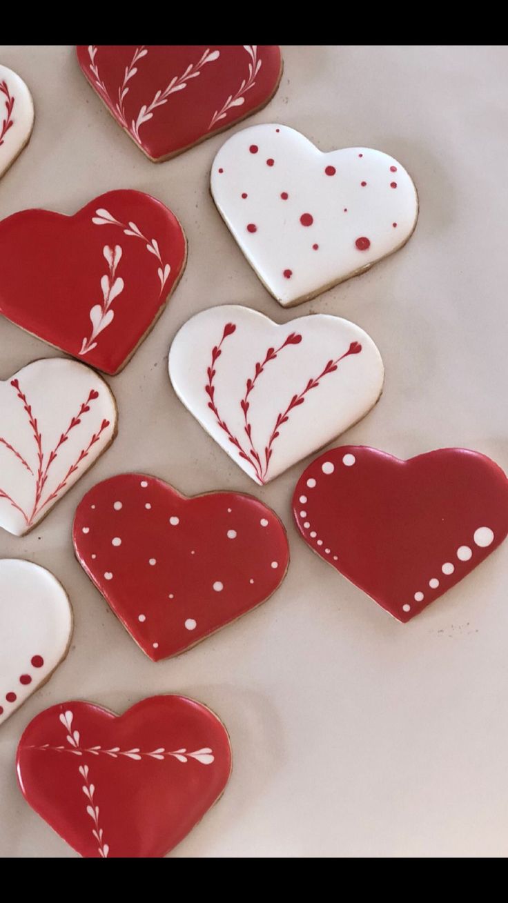 Heart-Shaped Cookies: A Playful and Sophisticated Inspiration for Nail Design.