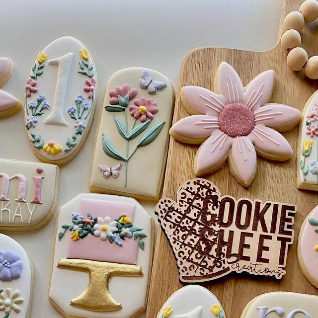 Whimsical Floral Cookie Designs in Soft Pastel Aesthetic for Celebrations.